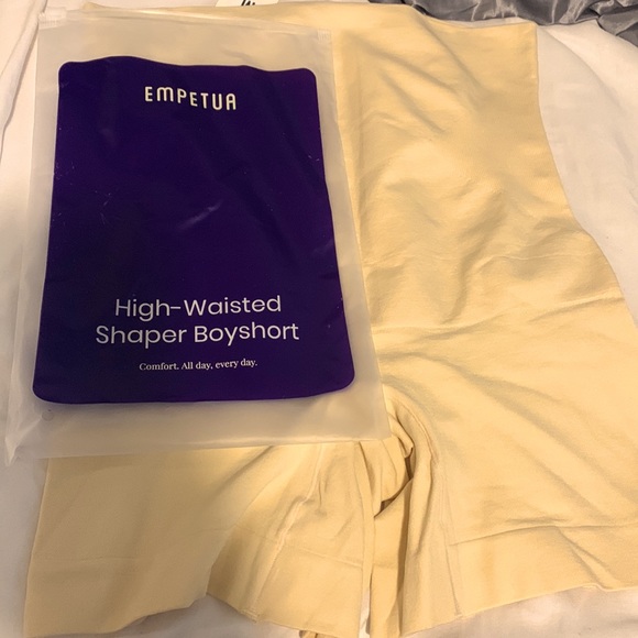 BNWT Shapermint Empetua® All Day Every Day High-Waisted Shaper Shorts Small - Picture 5 of 6